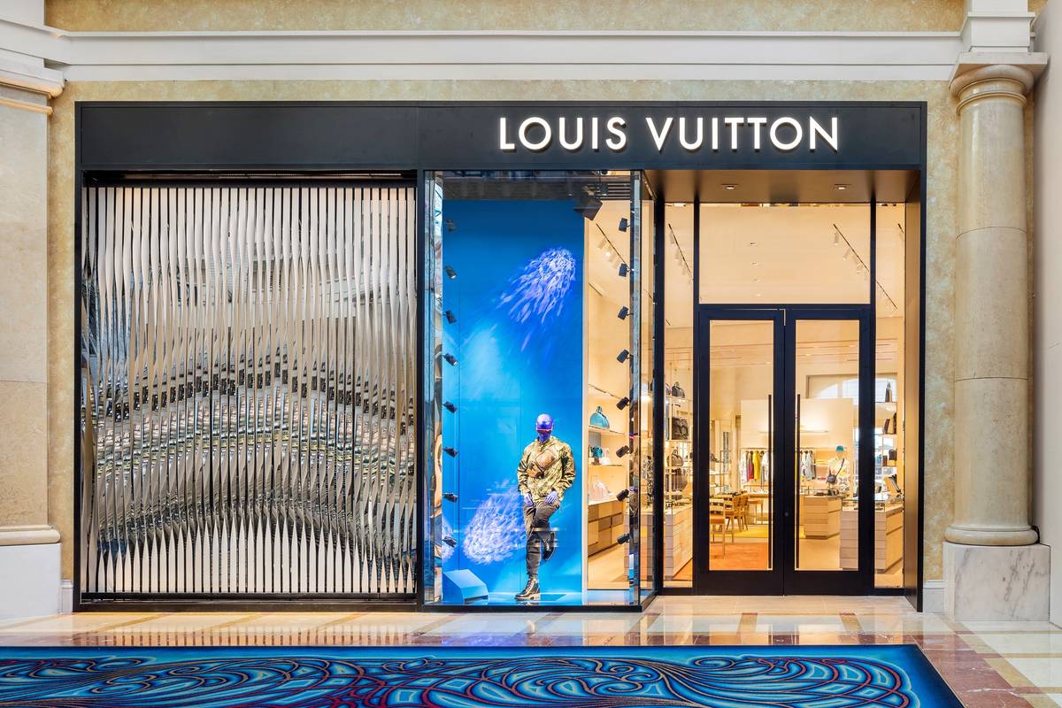 Cửa hàng Louis Vuitton Saks American Dream ở East Rutherford UNITED STATES   LOUIS VUITTON